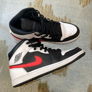 Air Jordan 1 Mid Chili Red